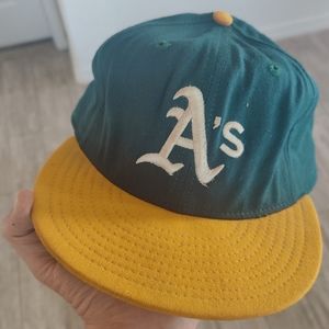 Vintage Oakland Athletics Fitted Hat